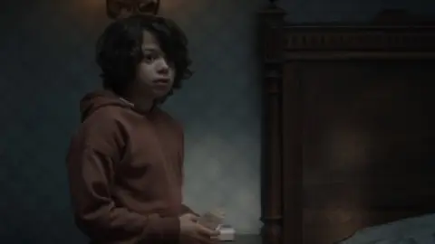 CobWeb.2023.1080p.BluRay.Hindi.ORG.2.0-English.5.1.ESub.x264-HDHub4u.Tv.mkv.0005.th.jpg