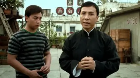 Ip.Man.2.2010.00_11_30_05.th.jpg