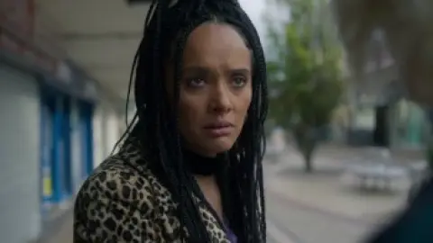 Toxic.Town.S01.00_47_32_20.th.jpg
