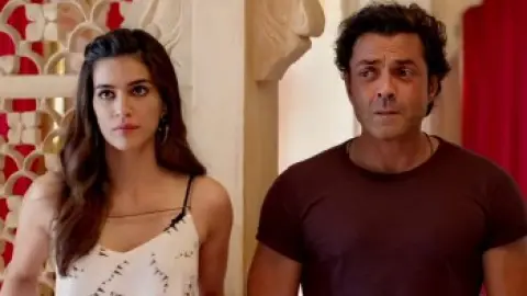Housefull.4.2019.01_24_57_14.th.jpg