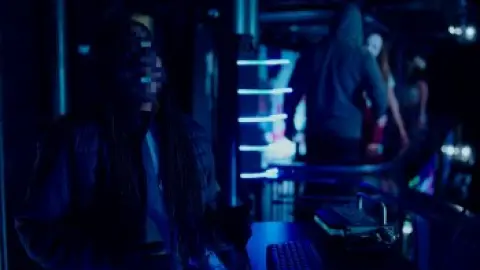 Upload.2020.S01E05.1080p.10bit.WEB-DL.Hindi.5.1-English.ESub.x265-HDHub4u.Tv.mkv.0003.th.jpg