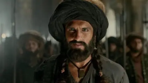 Padmaavat.2018.00_22_28_16.th.jpg