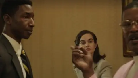 The.Burial.2023.1080p.WEB-DL.Hindi.5.1-English.5.1.ESub.x264-HDHub4u.Tv.mkv.0003.th.jpg