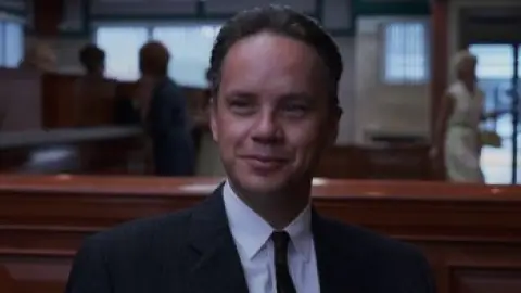The.Shawshank.Redemption.1994.02_01_09_17.th.jpg
