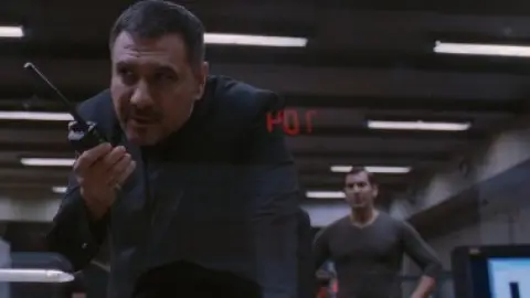Don.2.2011.1080p.BluRay.5.1.ESub.x264-HDHub4u.Tv.mkv.0007.md.jpg