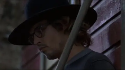 Secret.Window.2004.720p.BluRay.Hindi.ORG-English.ESub.x264-HDHub4u.Tv.mkv.0009.md.jpg