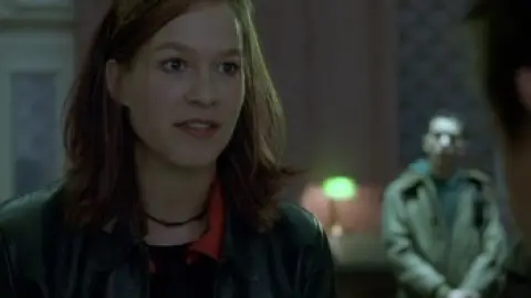 The.Bourne.Identity.2002.00_20_45_11.th.jpg