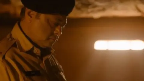 Sita.Ramam.2022.1080p.WEB-DL.AAC.5.1.ESub.x264-HDHub4u.Tv.mkv.0005.th.jpg