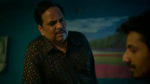 Shehar-Lakhot_S01E04_One-last-surprise-Mr_-Tomar_.mkv.0003.th.jpg