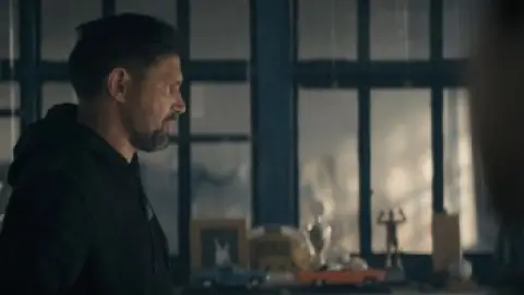 Perfect.Addiction.2023.1080p.WEB-DL.Hindi.ORG-English.ESub.x264-HDHub4u.Tv.mkv.0004.th.jpg