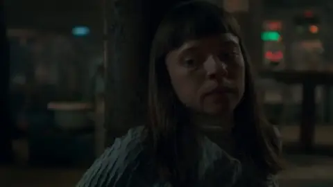 Bodies.S01E05.1080p.WEB-DL.Hindi.5.1-English.ESub.x264-HDHub4u.Tv.mkv.0007.th.jpg