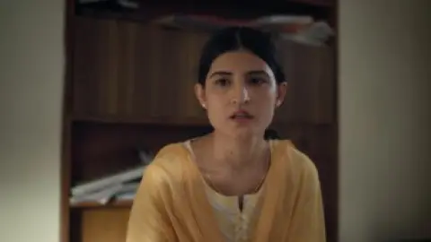 Shehar-Lakhot_S01E04_One-last-surprise-Mr_-Tomar_.mkv.0000.th.jpg
