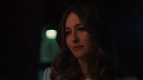 Fear.the.Night.2023.1080p.WEB-DL.Hindi.ORG-English.ESub.x264-HDHub4u.Tv.mkv.0003.th.jpg