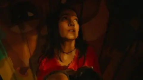 Mast.Mein.Rehne.Ka.2023.1080p.Hindi.WEB-DL.5.1.ESub.x264-HDHub4u.Tv.mkv.0008.th.jpg
