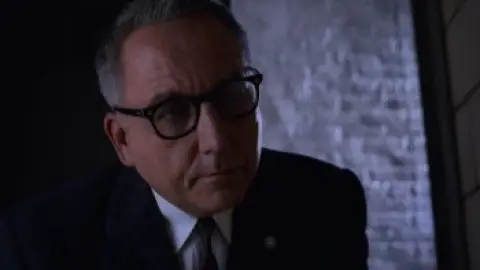 The.Shawshank.Redemption.1994.01_39_46_20.th.jpg