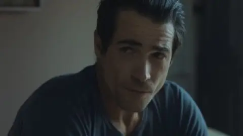 A.Man.of.Action.2022.1080p.WEB-DL.Hindi.English.AAC.5.1.ESub.x264-HDHub4u.Tv.mkv.0005.th.jpg