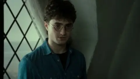 Harry-Potter-and-the-Deathly-Hallows-Part-2-2011-00_04_29_21.th.jpg