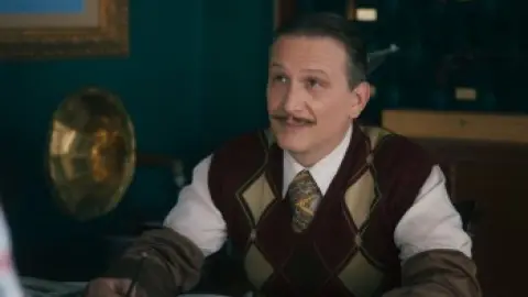 Bither-A.Forbidden.Passion.2023.1080p.WEB-DL.Hindi.5.1-Turkish.ESub.x264-HDHub4u.Tv.mkv.0004.th.jpg
