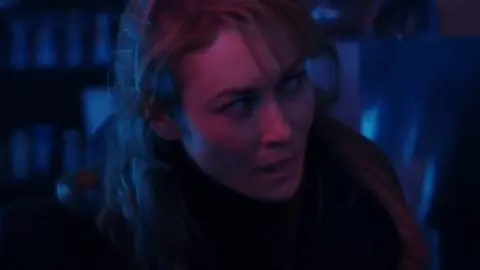 High.Heat.2022.1080p.WEB-DL.Hindi.ORG-English.ESub.x264-HDHub4u.Tv.mkv.0008.md.jpg