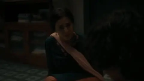 Bambai.Meri.Jaan.S01E02.720p.WEB-DL.5.1.ESub.x264-HDHub4u.Tv.mkv.0008.th.jpg