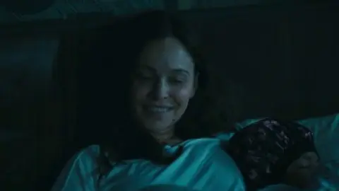 Cassandra.S01.00_19_14_04.th.jpg
