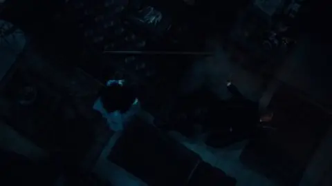 The.Invitation.2022.1080p.WEB-DL.Hindi.English.AAC.5.1.ESub.x264-HDHub4u.Tv.mkv.0009.th.jpg