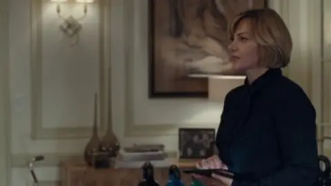 Succession.S01E04.720p.BluRay.Hindi.ORG-English.ESub.x264-HDHub4u.Tv.mkv.0002.th.jpg