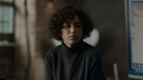 Upload.2020.S02E03.1080p.10bit.WEB-DL.Hindi.5.1-English.ESub.x265-HDHub4u.Tv.mkv.0006.th.jpg