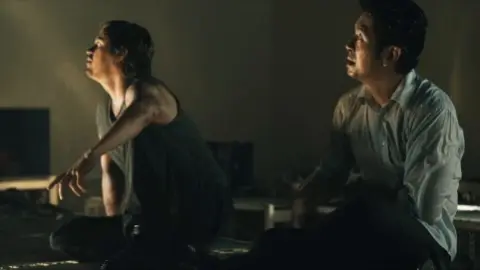 Bait.2012.1080p.WEB-DL.Hindi.ORG-English.ESub.x264-HDHub4u.Tv.mkv.0006.md.jpg