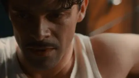 Bodies.S01E05.1080p.WEB-DL.Hindi.5.1-English.ESub.x264-HDHub4u.Tv.mkv.0002.th.jpg