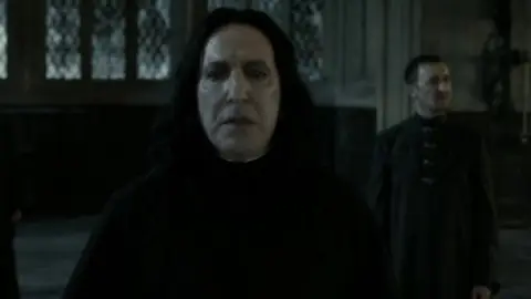 Harry-Potter-and-the-Deathly-Hallows-Part-2-2011-00_35_59_03.th.jpg