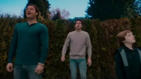 Upload.2020.S01E05.1080p.10bit.WEB-DL.Hindi.5.1-English.ESub.x265-HDHub4u.Tv.mkv.0002.th.jpg