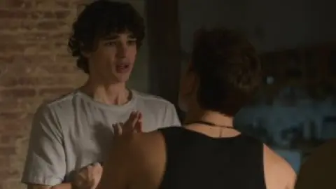 Elite.S07E05.720p.WEB-DL.Hindi.5.1-English.ESub.x264-HDHub4u.Tv.mkv.0002.th.jpg