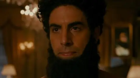 The.Dictator.2012.00_13_34_23.th.jpg