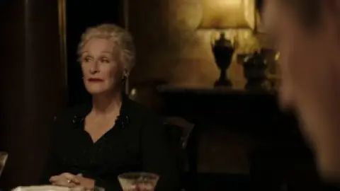 Crooked.House.2017.1080p.BluRay.Hindi.5.1-English.5.1.ESub.x264-HDHub4u.Tv.mkv.0005.th.jpg