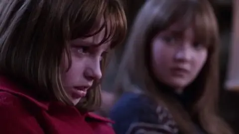 The.Conjuring.2.2016.00_51_52_16.th.jpg