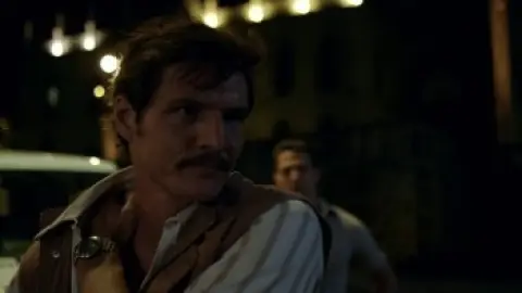 Narcos.S01.00_32_01_17.th.jpg