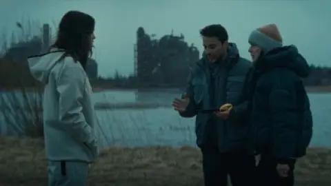 Paradise.2023.1080p.WEB-DL.Hindi.5.1-English.5.1.ESub.x264-HDHub4u.Tv.mkv.0005.md.jpg
