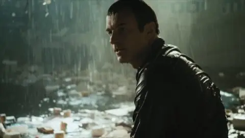 Bait.2012.1080p.WEB-DL.Hindi.ORG-English.ESub.x264-HDHub4u.Tv.mkv.0002.md.jpg