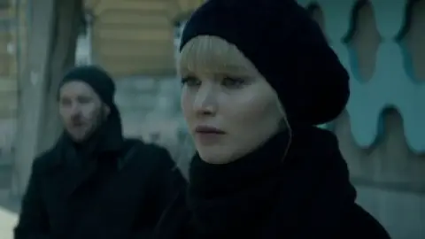 Red.Sparrow.2018.00_56_05_07.th.jpg