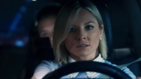 High.Heat.2022.1080p.WEB-DL.Hindi.ORG-English.ESub.x264-HDHub4u.Tv.mkv.0004.md.jpg