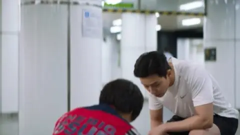 Dream.2023.1080p.WEB-DL.Hindi.AAC.5.1-Korean.ESub.x264-HDHub4u.Tv.mkv.0002.md.jpg