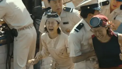 Smugglers.2023.1080p.WEB-DL.Hindi.5.1-Korean.ESub.x264-HDHub4u.Tv.mkv.0001.th.jpg