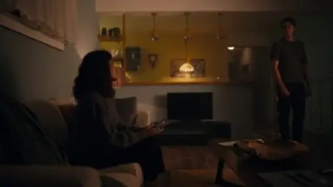 Barbarian.2022.1080p.WEB-DL.Hindi.DD5.1-English.5.1.ESub.x264-HDHub4u.Tv.mkv.0000.th.jpg
